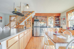 Riverfront Kingston Cottage with Deck, 2 Mi to Beach